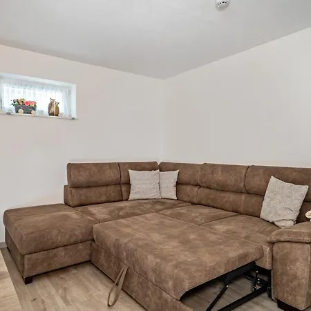 Helms * אריסקירך